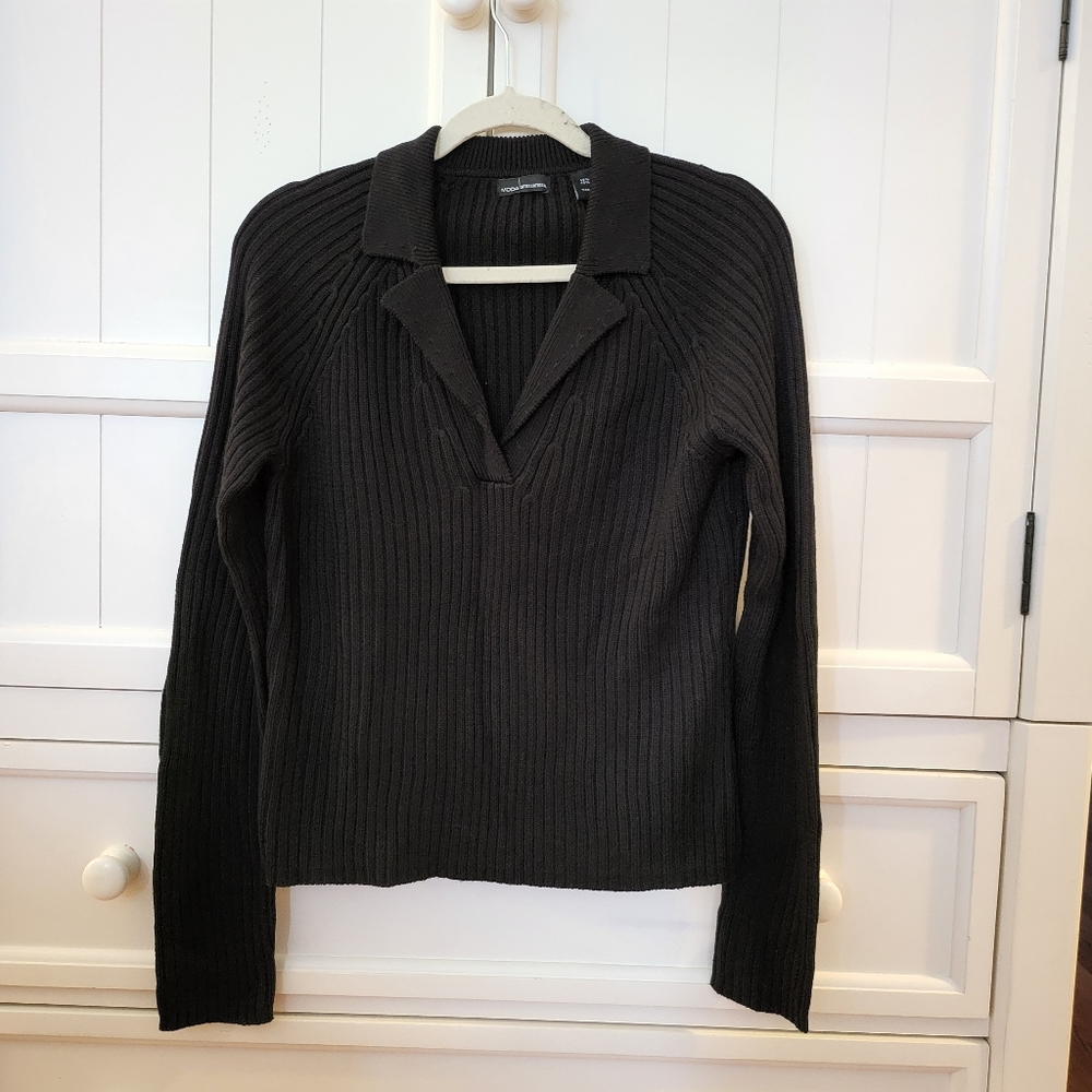 Moda International black v-neck sweater, size L